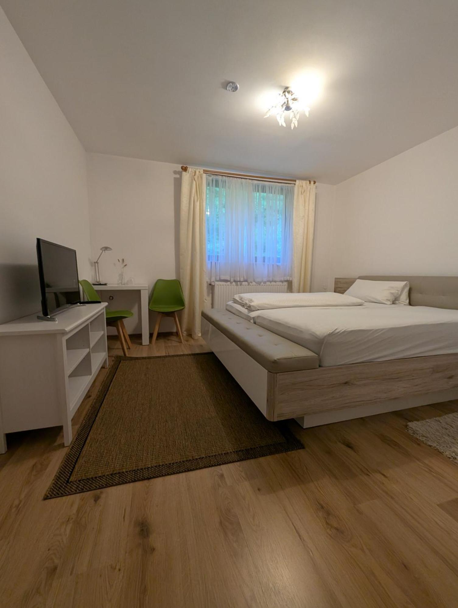 Hofer Guest house